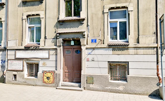widok budynku z zewnątrz
