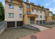 widok na drzwi garażowe