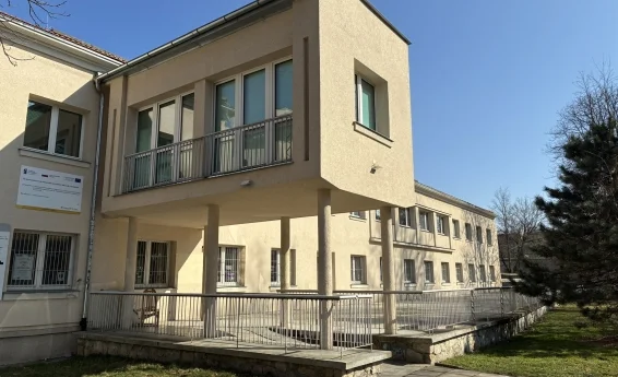 widok budynku z zewnątrz