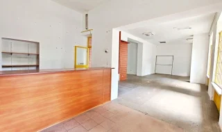 widok lokalu z wejścia