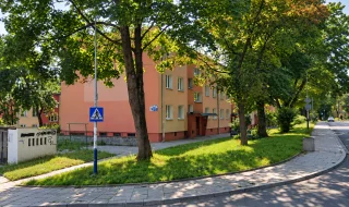 widok budynku z zewnątrz