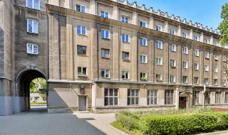 widok budynku z zewnątrz