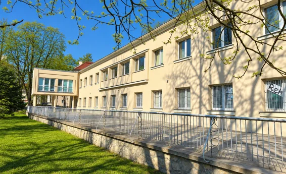 widok budynku z zewnątrz