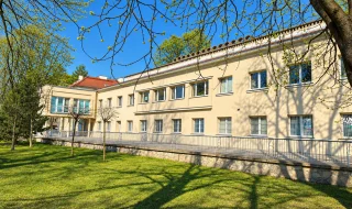 widok budynku z zewnątrz