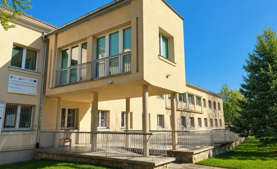widok budynku z zewnątrz