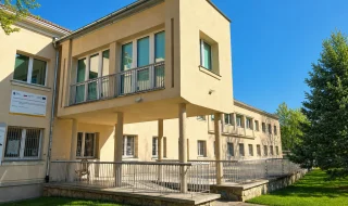 widok budynku z zewnątrz