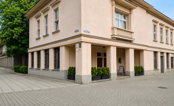 widok budynku z zewnątrz