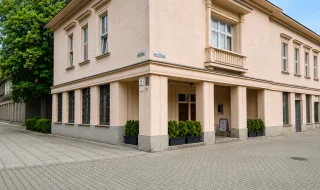 widok budynku z zewnątrz