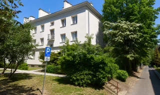 widok budynku z zewnątrz