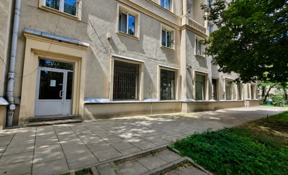 widok budynku z zewnatrz