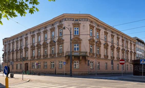 widok budynku z zewnątrz