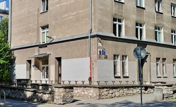 widok budynku z zewnatrz