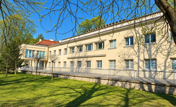 widok budynku z zewnątrz
