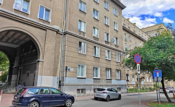 widok budynku z zewnątrz