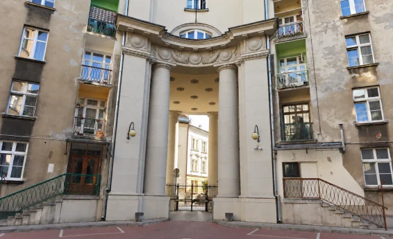 widok budynku z zewnątrz